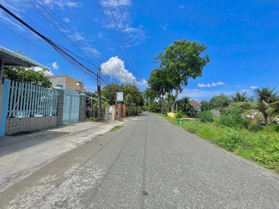 ban-nen-mat-tien-tan-my-chanh-210m2