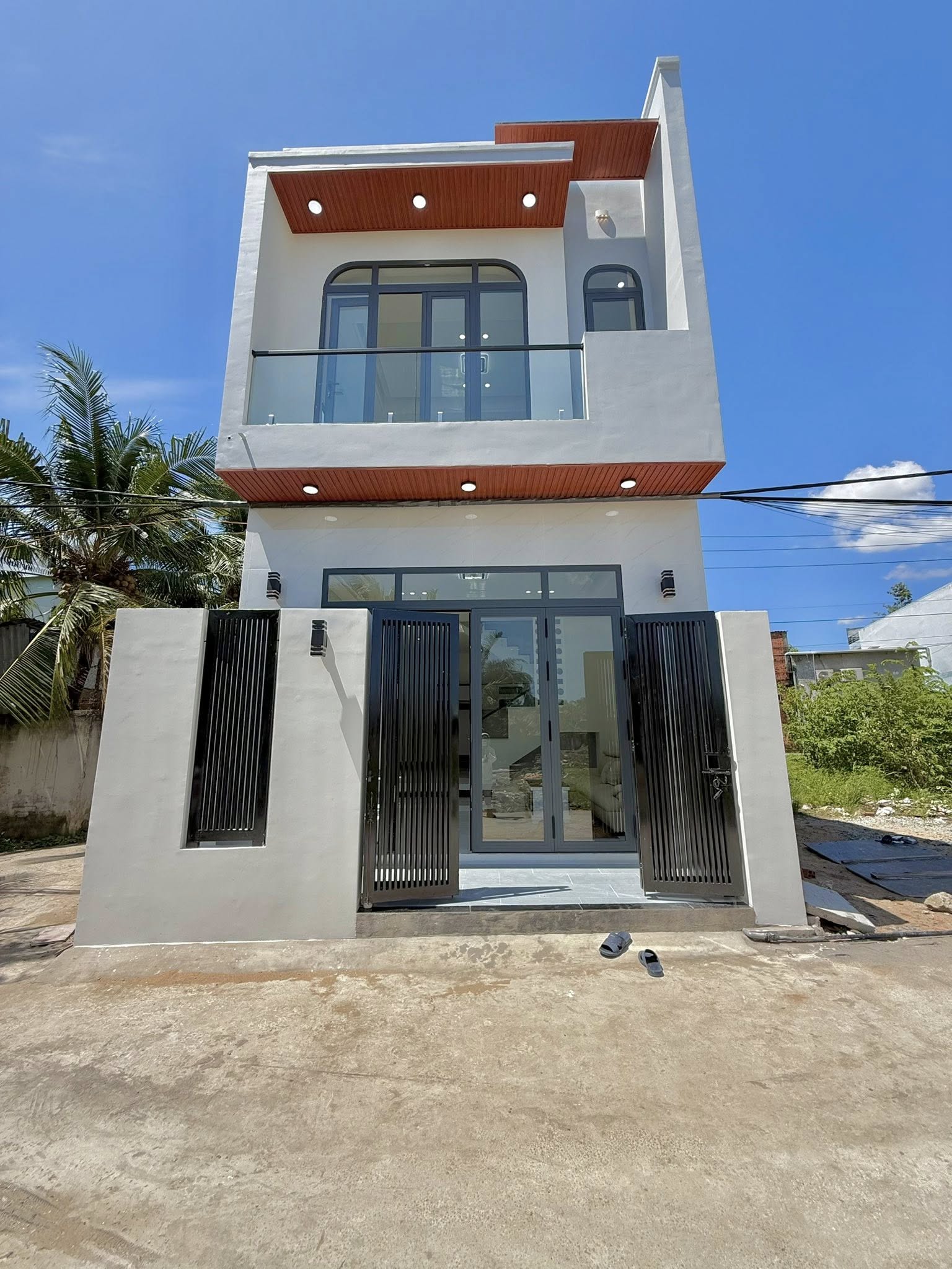 ban-nha-pho-my-tho-2-mat-tien-66m2