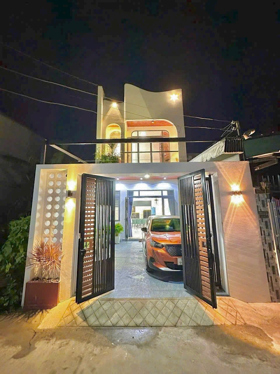 ban-nha-pho-my-tho-full-noi-that-105m2