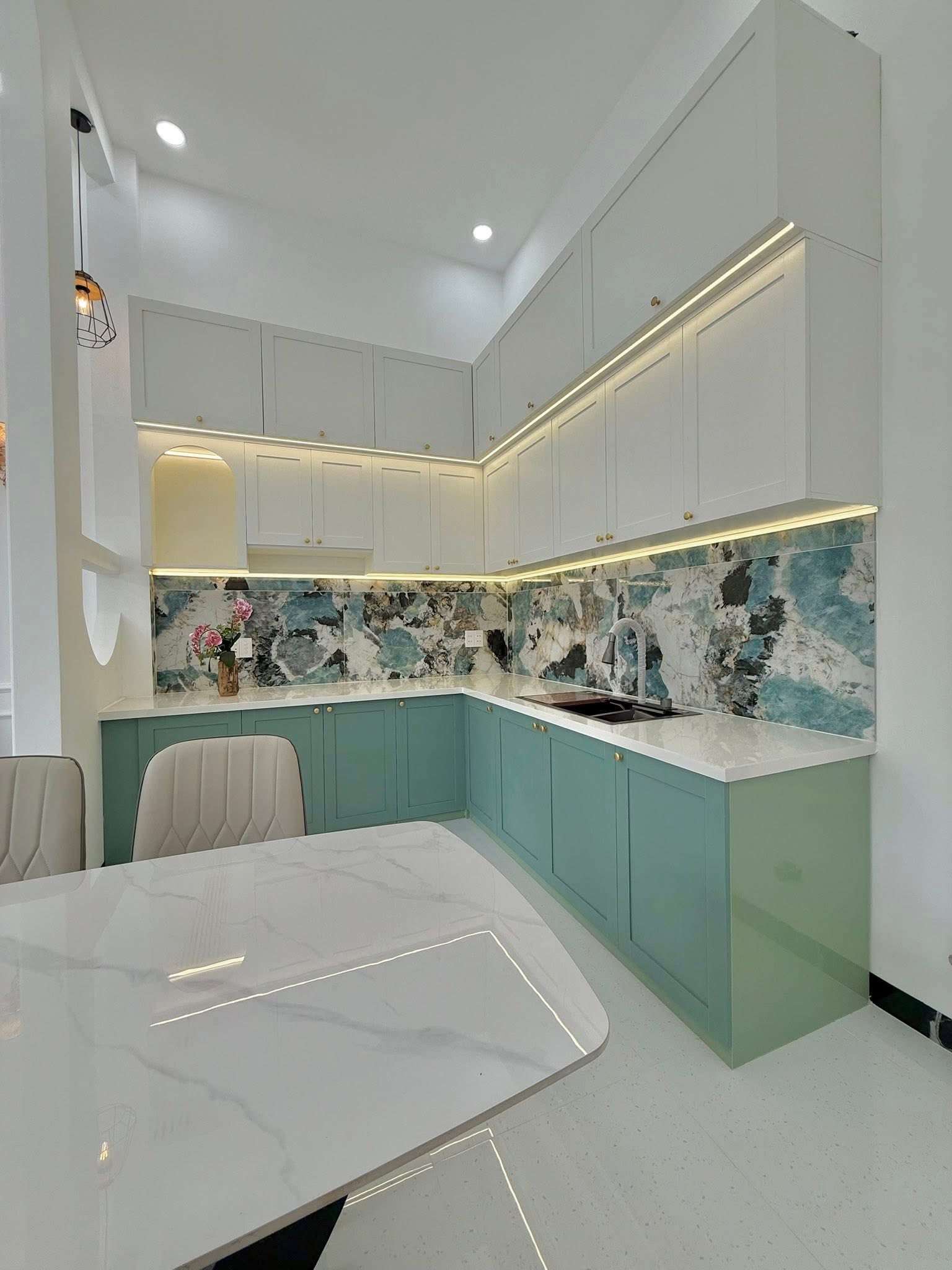 ban-nha-pho-my-tho-tan-co-dien-gan-aeon-110m2